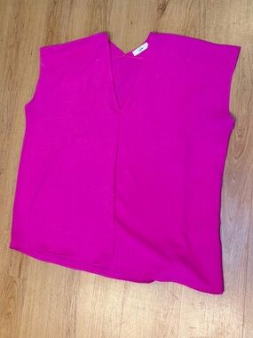 Entro Women’s V-Neck Sleeveless Top